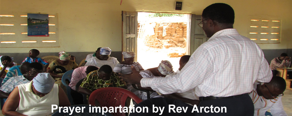 Rev Arcton Leading Prayer and Teaching Servive