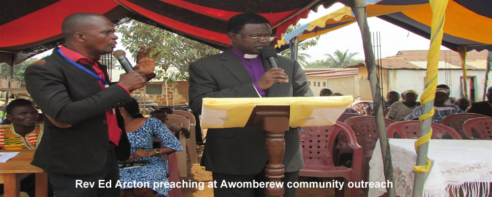 Rev Arcton Speaking at Community Gospel Outreach (1)